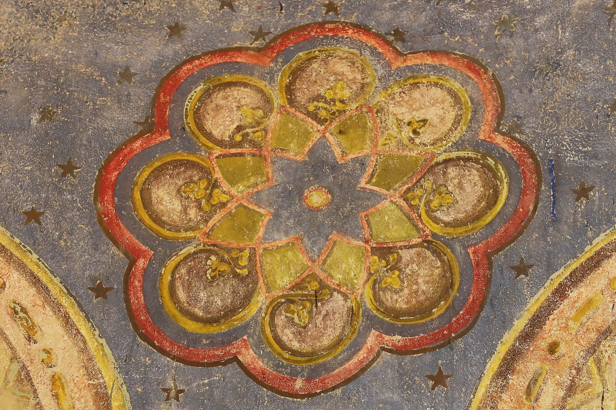 Décors du choeur de de style roman ©Serge Briez